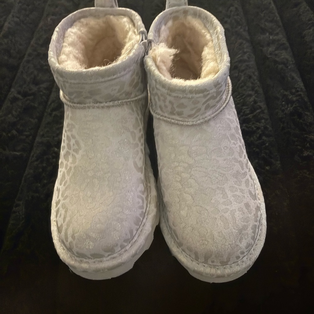 New bear paw Cozy White Kids Boots